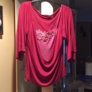 Super cute top overlaps